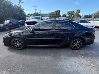 2022 Toyota Camry SE 4dr Sedan