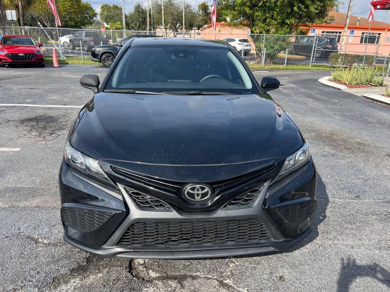 2021 Toyota Camry SE Nightshade 4dr Sedan