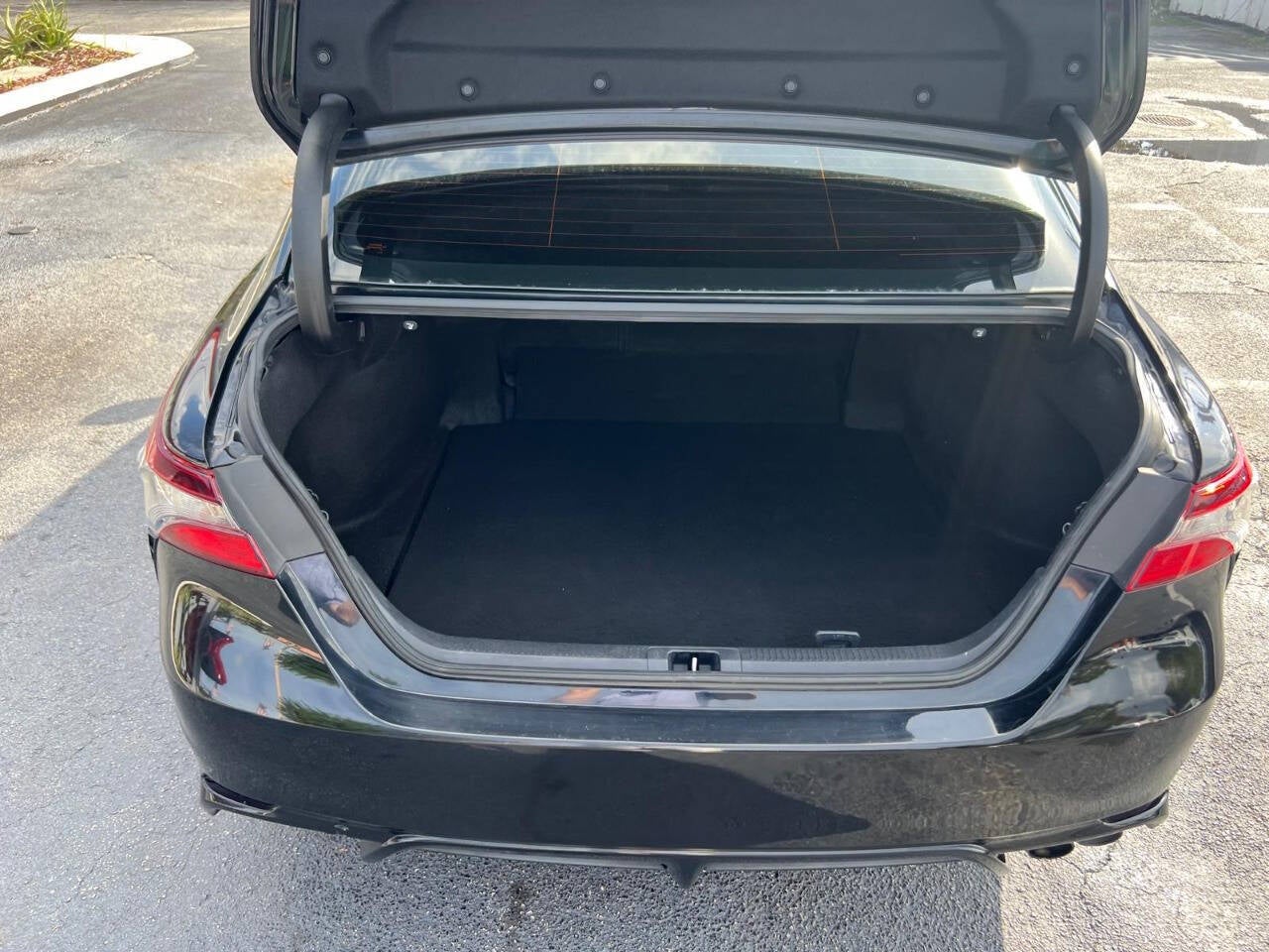 2021 Toyota Camry SE Nightshade 4dr Sedan