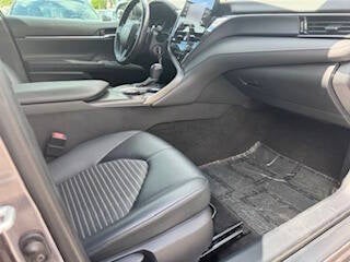 2022 Toyota Camry SE 4dr Sedan