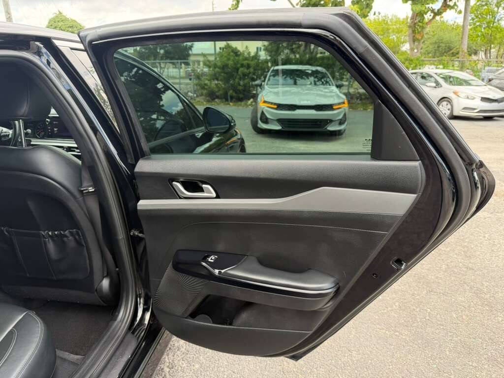 2022 Kia K5 GT Line AWD 4dr Sedan