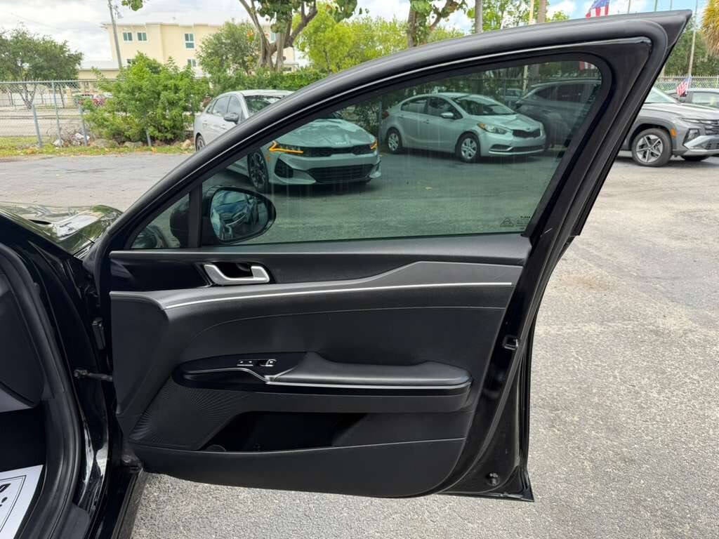 2022 Kia K5 GT Line AWD 4dr Sedan
