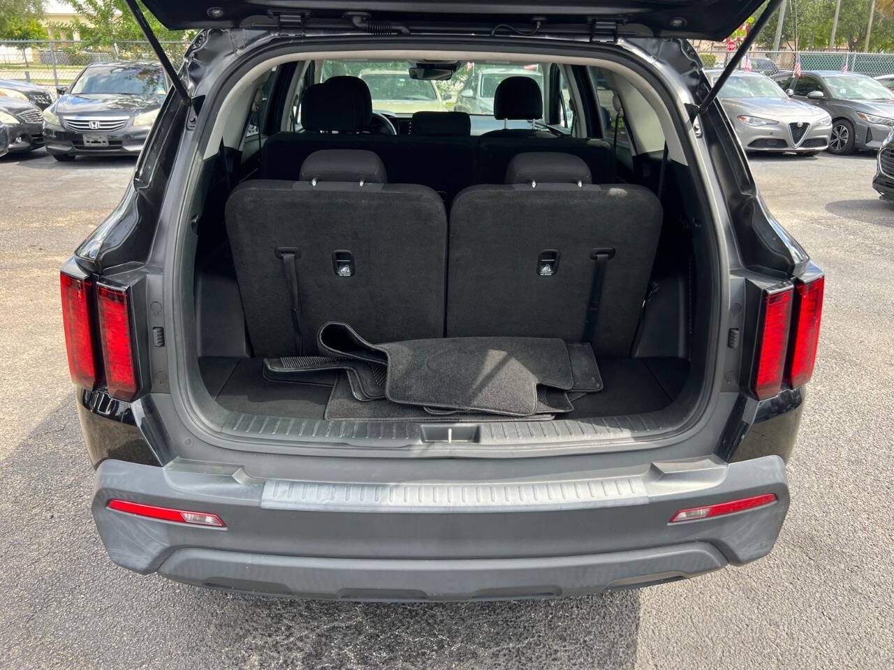 2022 Kia Sorento LX 4dr SUV