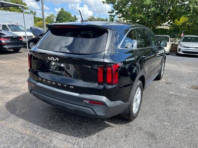 2022 Kia Sorento LX 4dr SUV