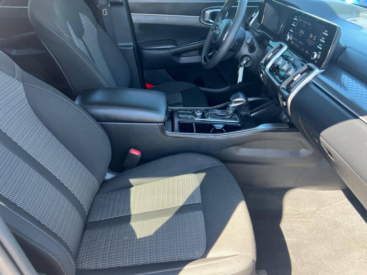 2023 Kia Sorento LX 4dr SUV