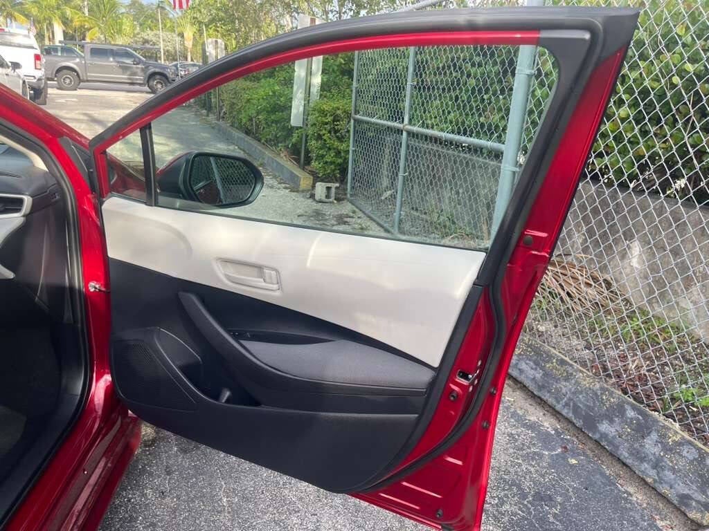 2025 Toyota Corolla LE 4dr Sedan