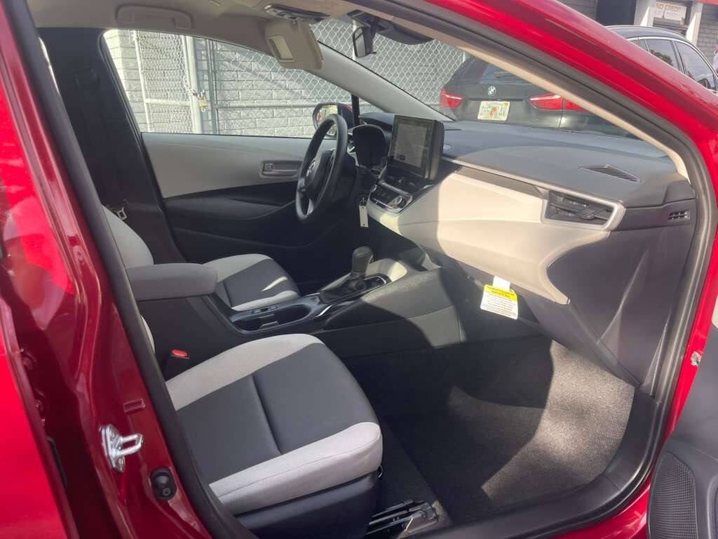 2025 Toyota Corolla LE 4dr Sedan