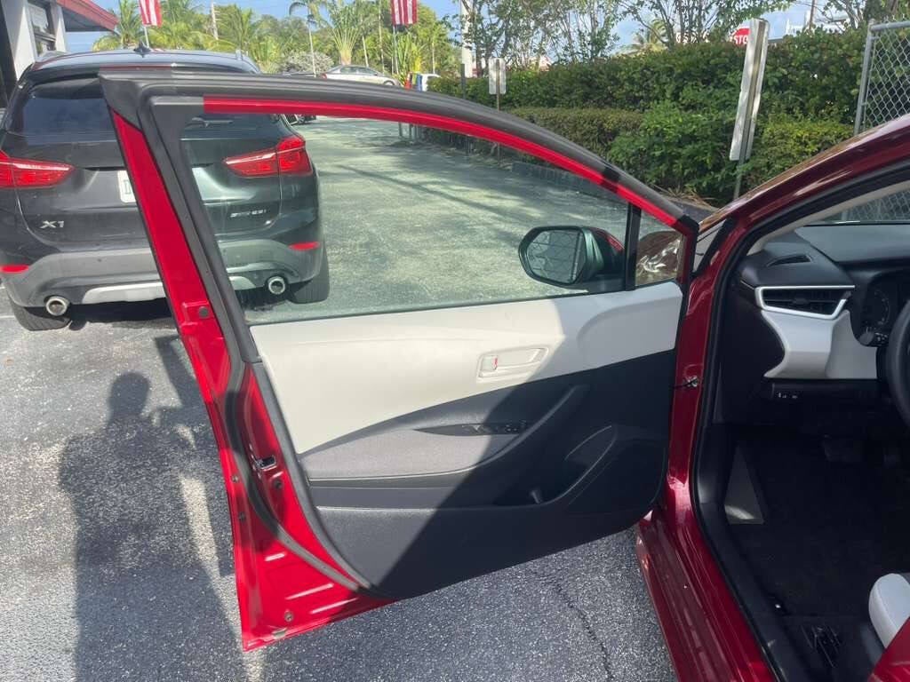 2025 Toyota Corolla LE 4dr Sedan