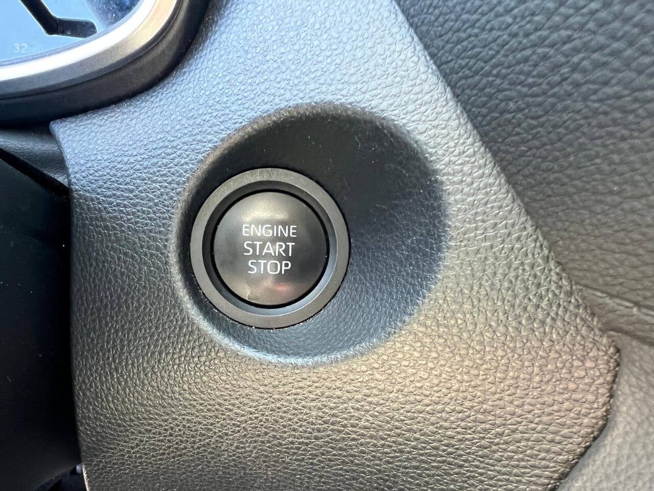 2024 Toyota Corolla Cross XLE 4dr Crossover