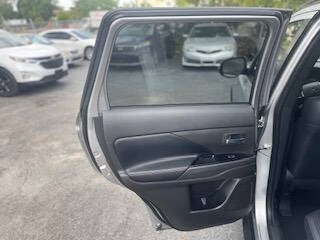 2020 Mitsubishi Outlander LE 4dr SUV