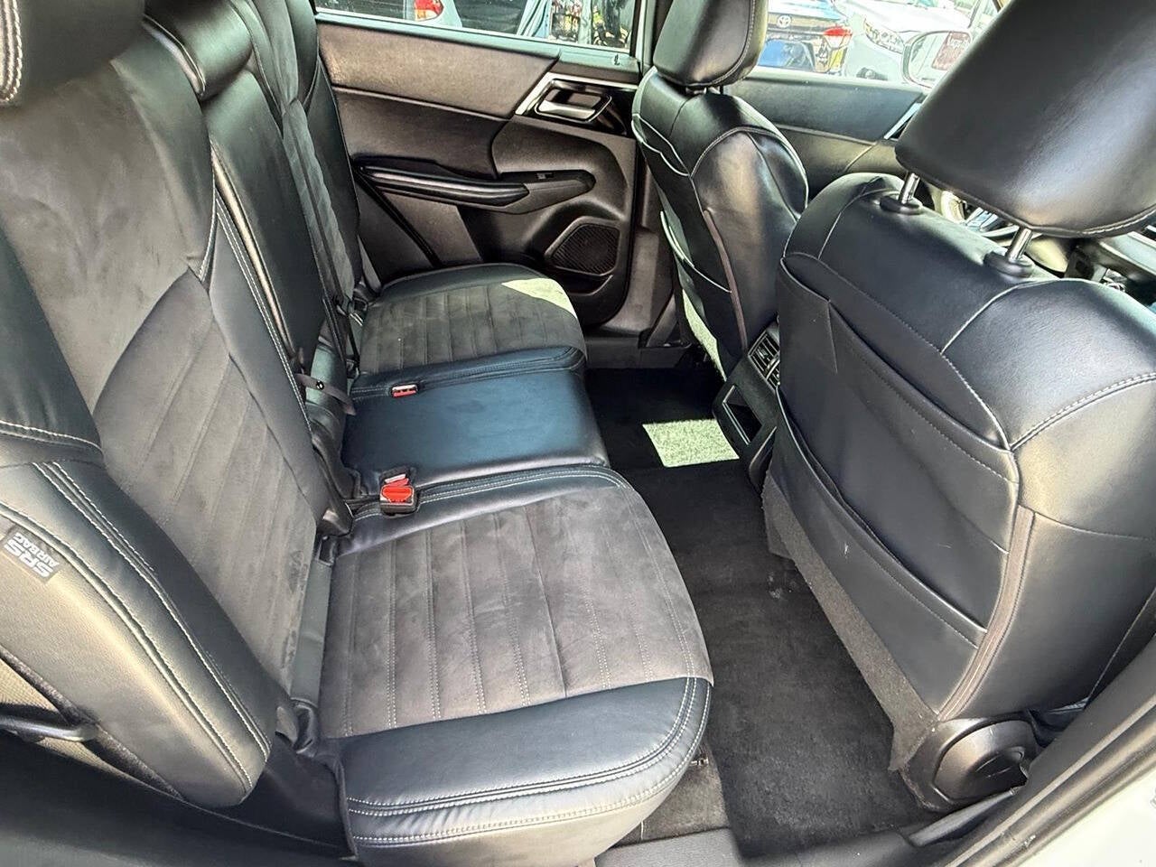 2023 Mitsubishi Outlander SE AWD 4dr SUV