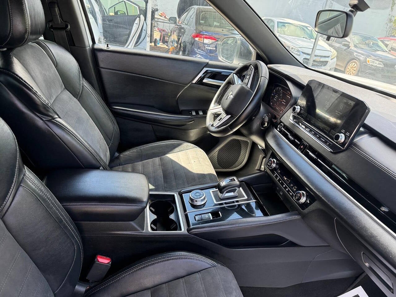 2023 Mitsubishi Outlander SE AWD 4dr SUV