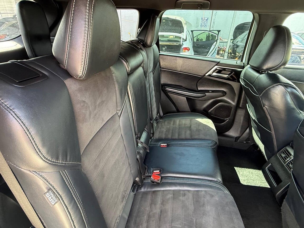 2023 Mitsubishi Outlander SE AWD 4dr SUV