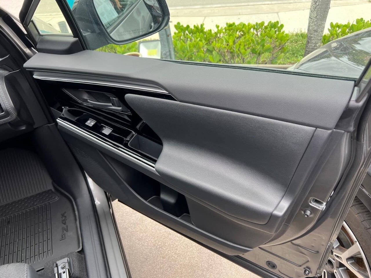 2024 Toyota bZ4X XLE AWD 4dr Crossover