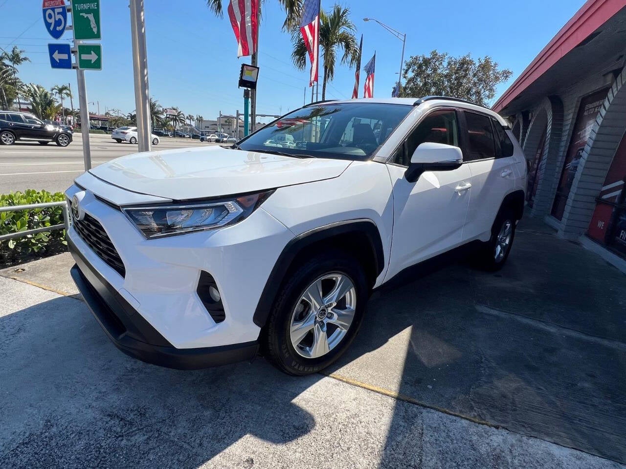 2020 Toyota RAV4 XLE 4dr SUV