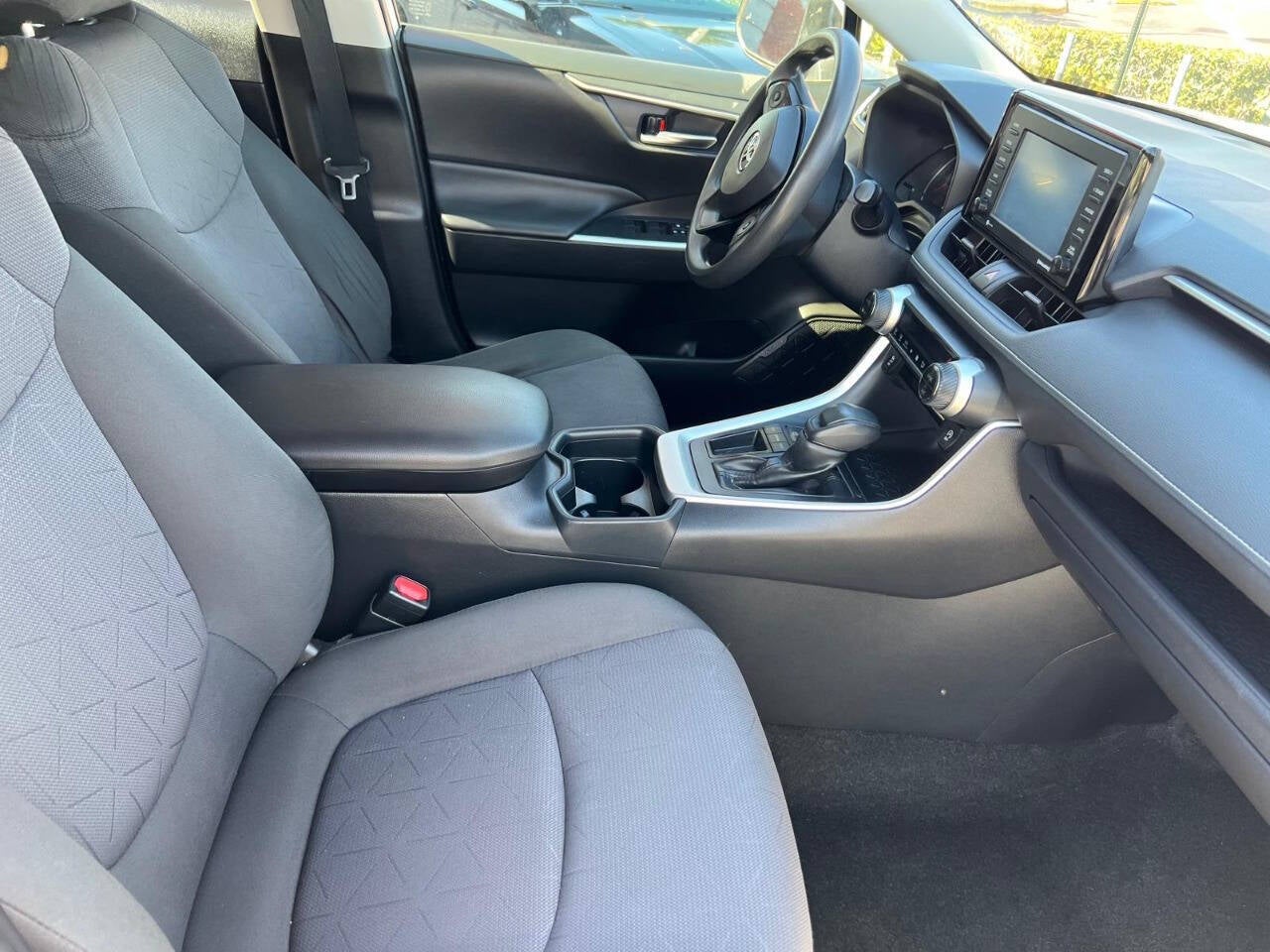 2020 Toyota RAV4 XLE 4dr SUV