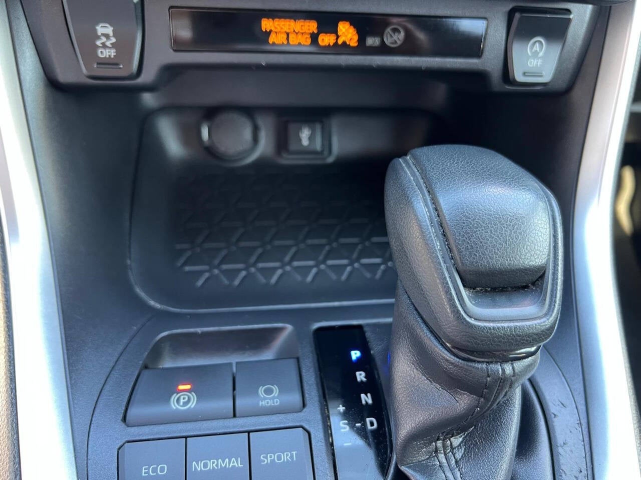 2020 Toyota RAV4 XLE 4dr SUV