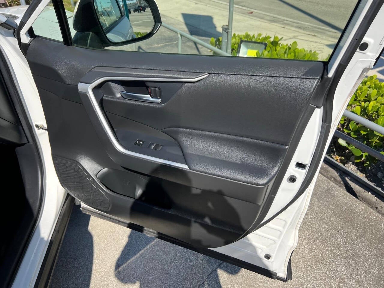 2020 Toyota RAV4 XLE 4dr SUV