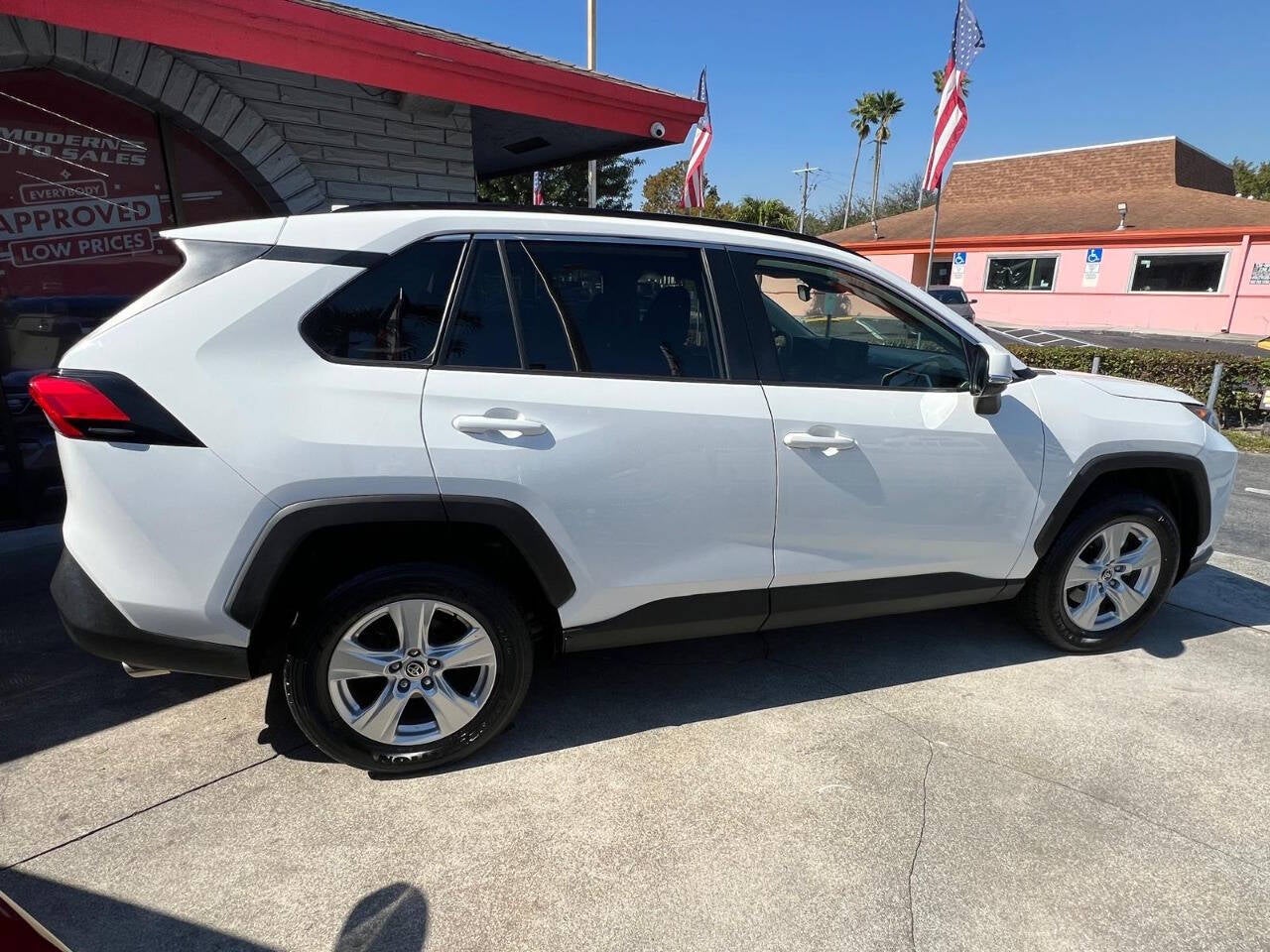 2020 Toyota RAV4 XLE 4dr SUV