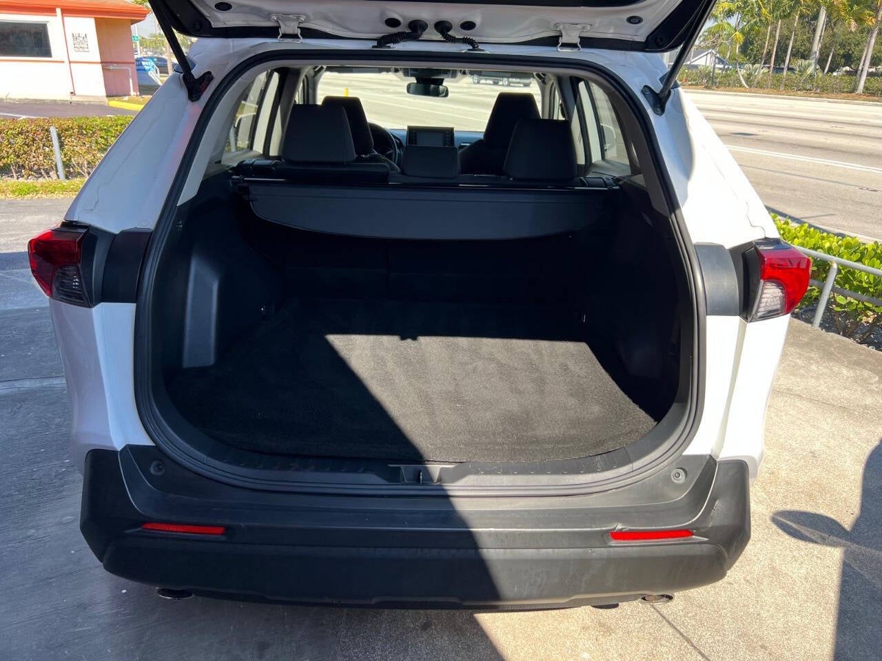 2020 Toyota RAV4 XLE 4dr SUV