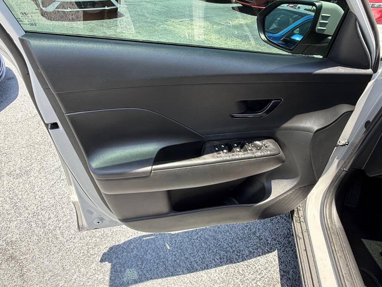 2024 Hyundai Kona SEL 4dr Crossover