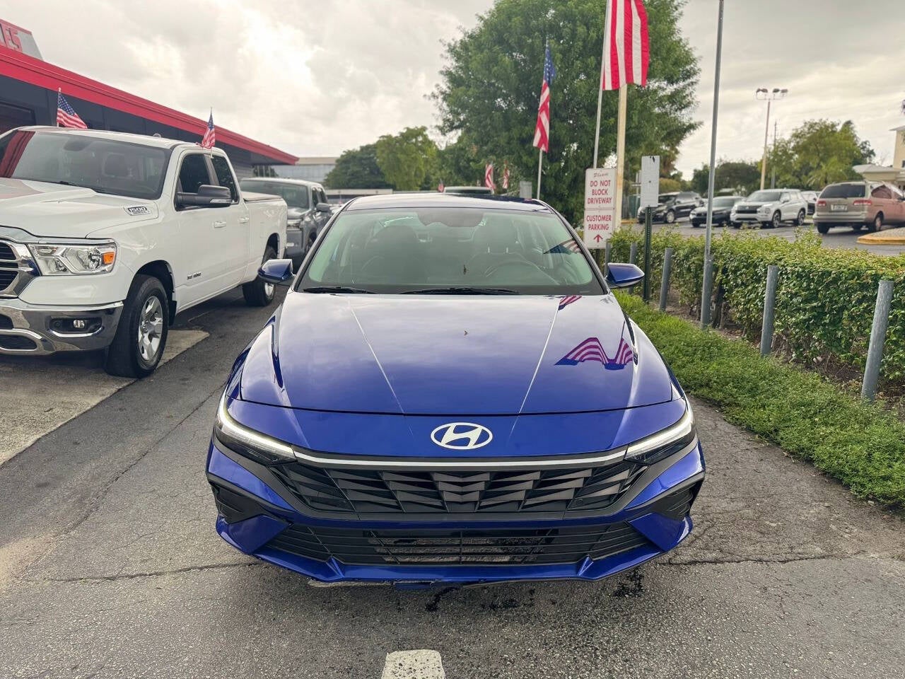 2024 Hyundai Elantra SE 4dr Sedan