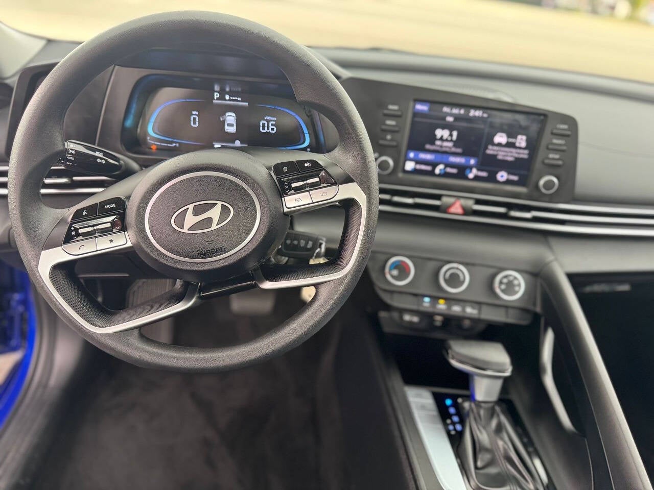 2024 Hyundai Elantra SE 4dr Sedan