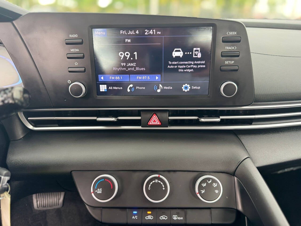 2024 Hyundai Elantra SE 4dr Sedan