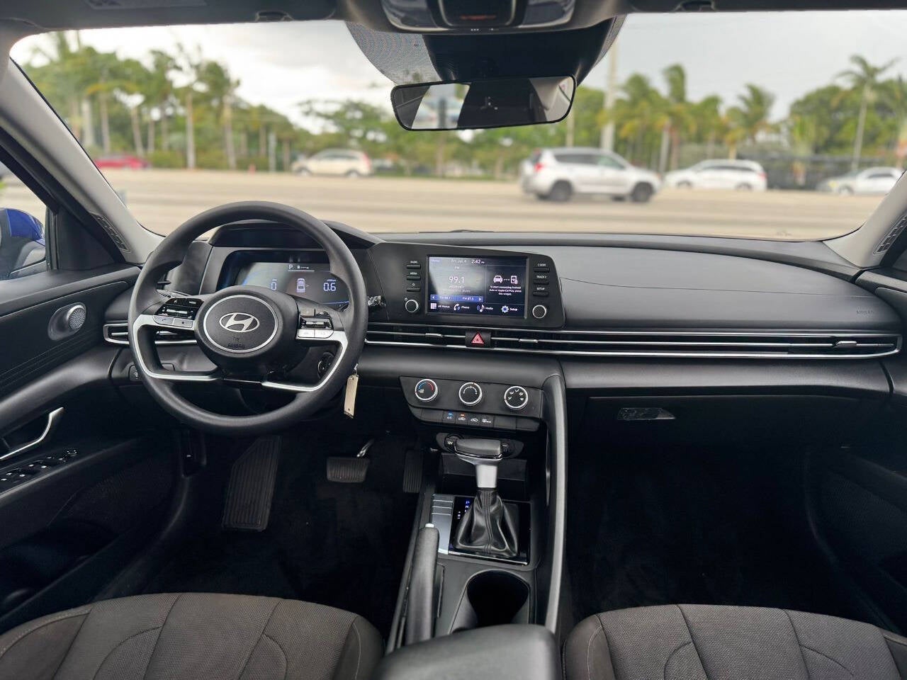 2024 Hyundai Elantra SE 4dr Sedan