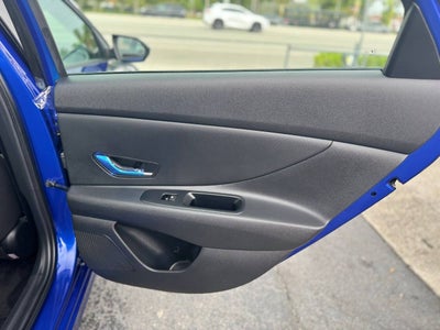 2024 Hyundai Elantra SE 4dr Sedan