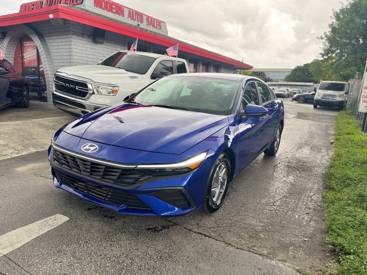 2024 Hyundai Elantra SE 4dr Sedan