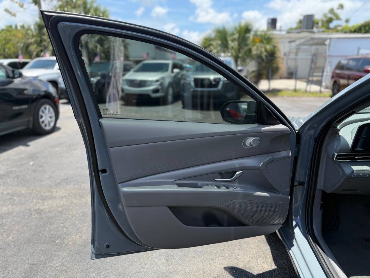 2023 Hyundai Elantra SEL 4dr Sedan