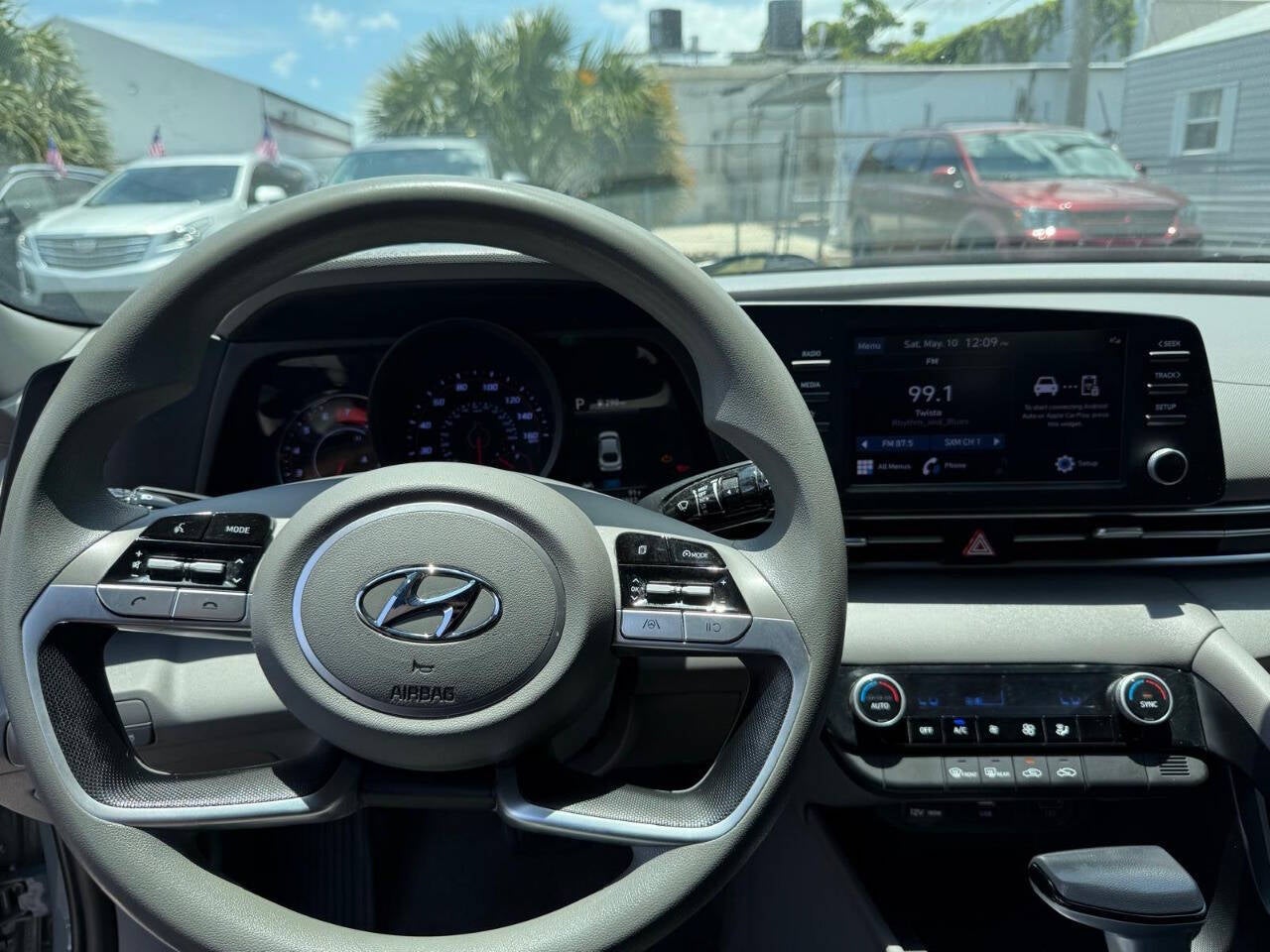 2023 Hyundai Elantra SEL 4dr Sedan