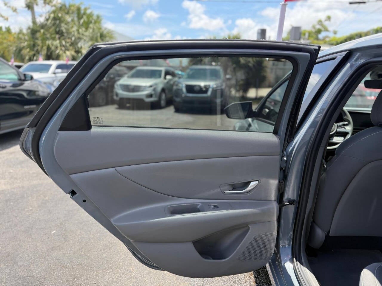 2023 Hyundai Elantra SEL 4dr Sedan