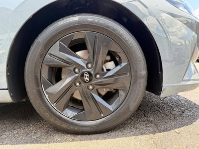2023 Hyundai Elantra SEL 4dr Sedan