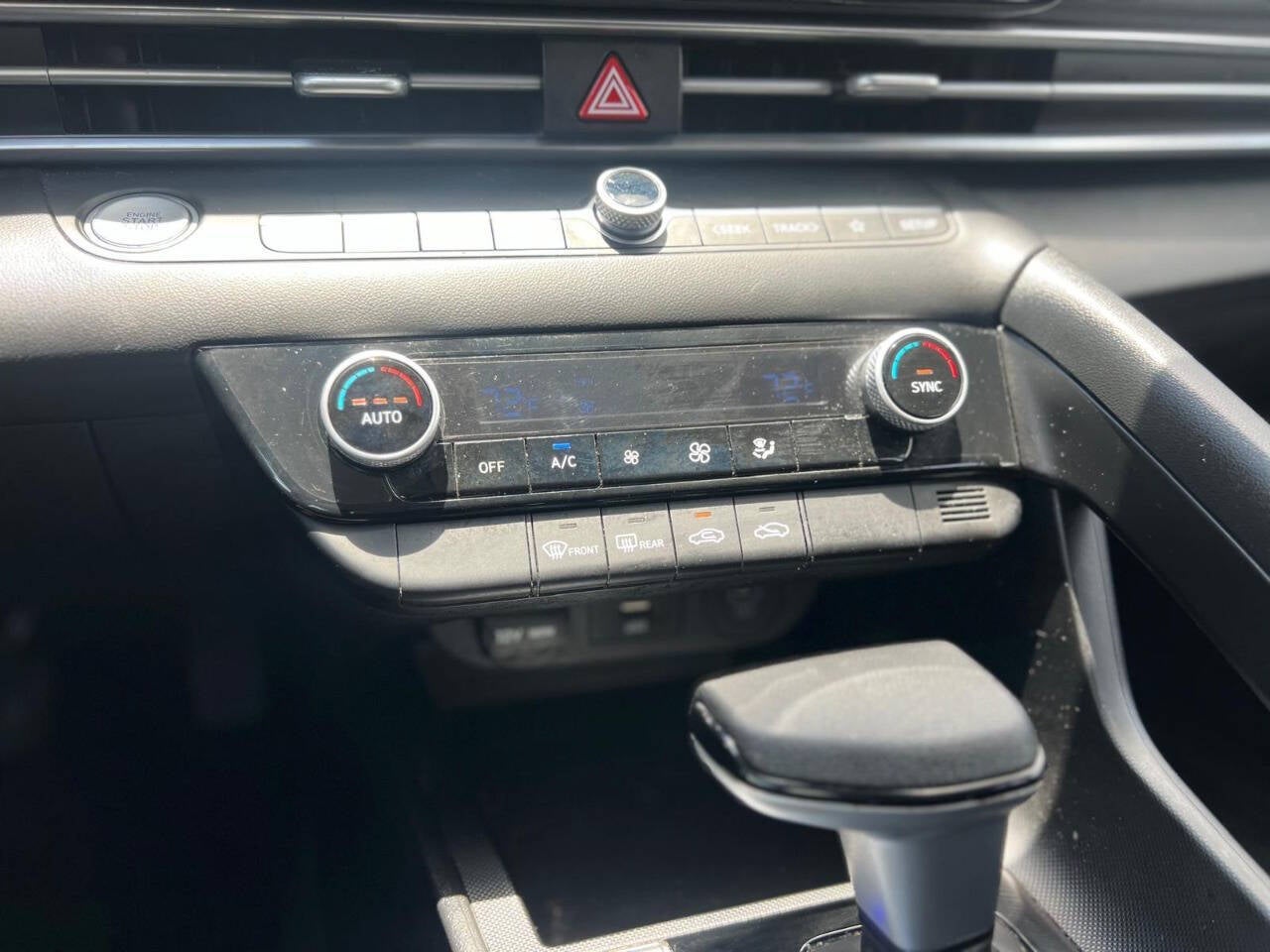 2024 Hyundai Elantra SEL 4dr Sedan