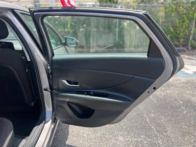 2024 Hyundai Elantra SEL 4dr Sedan