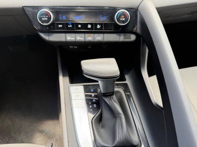 2024 Hyundai Elantra SEL 4dr Sedan
