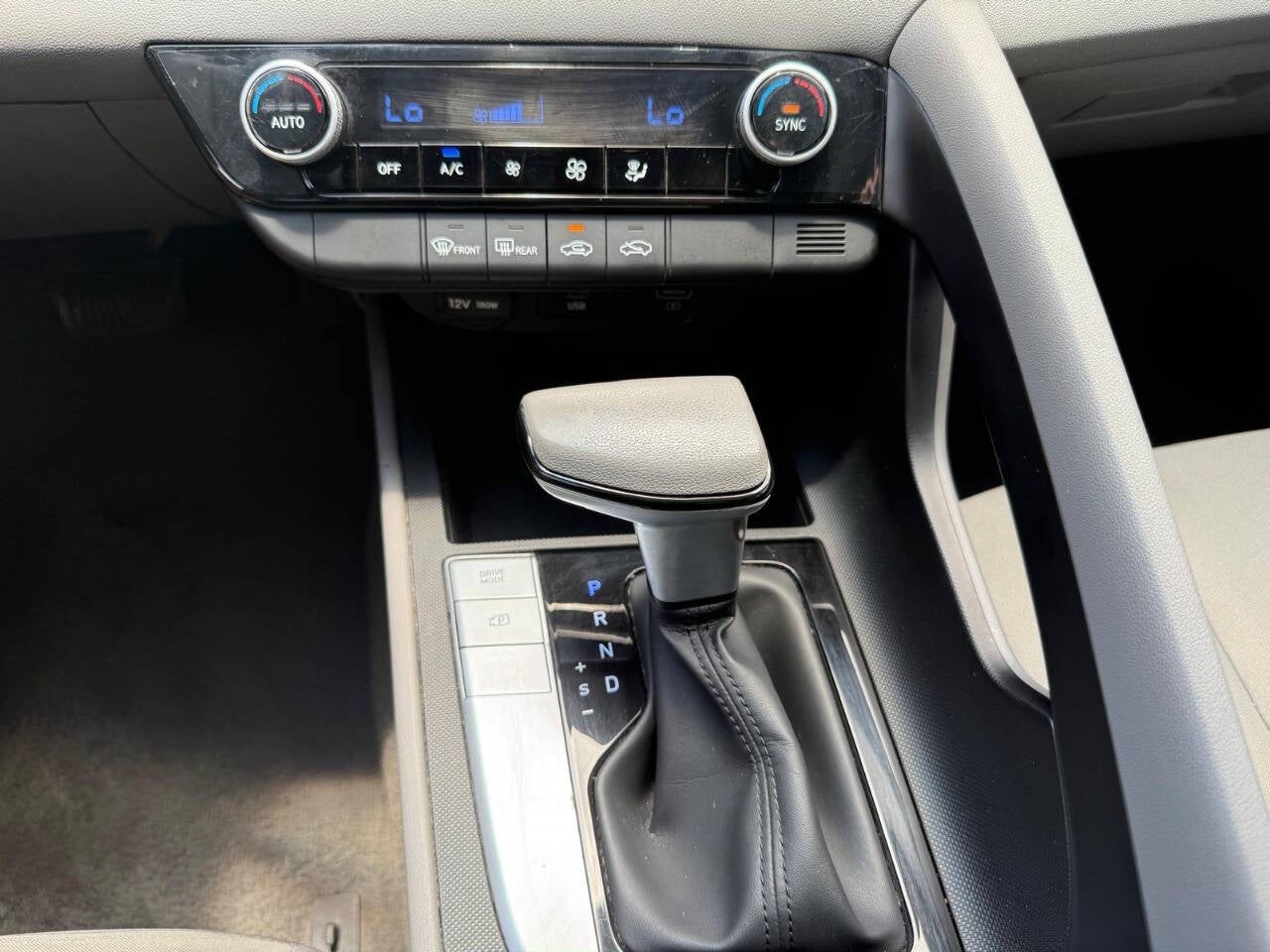 2024 Hyundai Elantra SEL 4dr Sedan