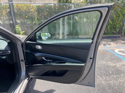 2024 Hyundai Elantra SEL 4dr Sedan