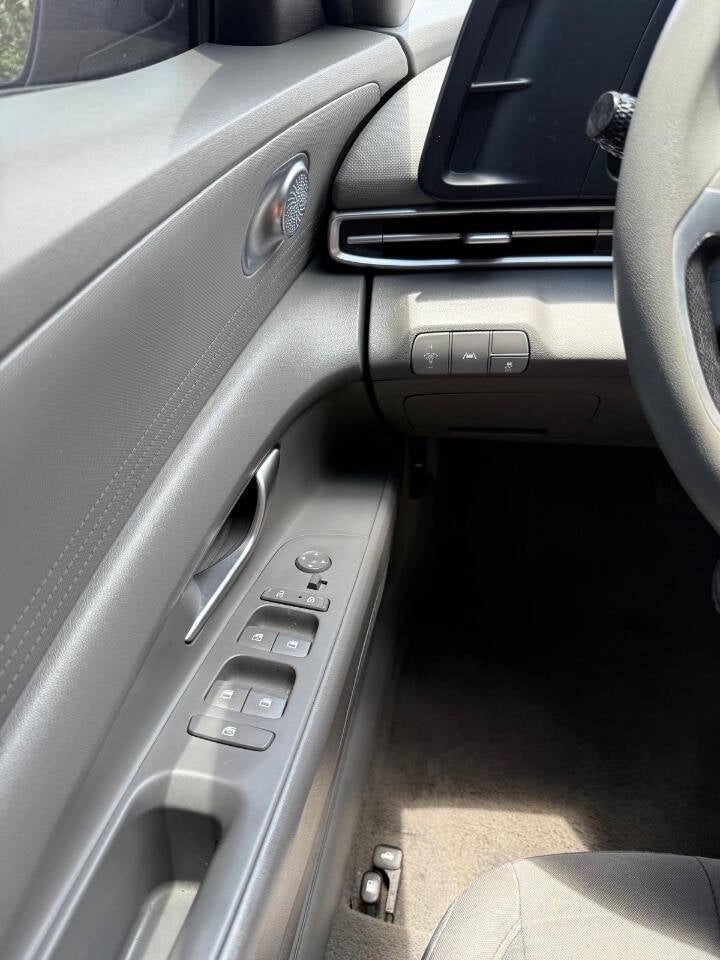 2024 Hyundai Elantra SEL 4dr Sedan