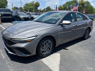 2024 Hyundai Elantra SEL 4dr Sedan