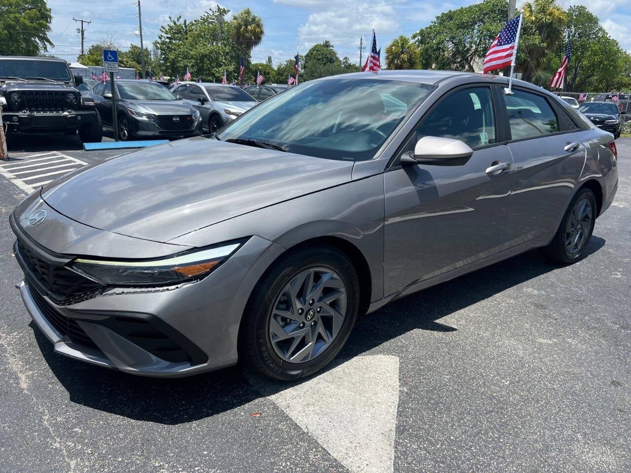 2024 Hyundai Elantra SEL 4dr Sedan