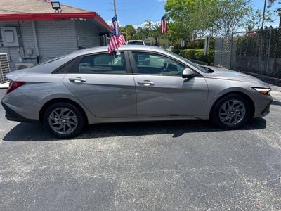 2024 Hyundai Elantra SEL 4dr Sedan
