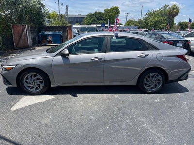 2024 Hyundai Elantra SEL 4dr Sedan
