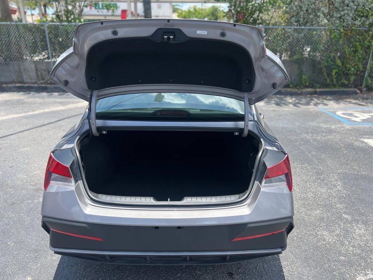 2024 Hyundai Elantra SEL 4dr Sedan