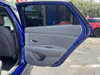 2024 Hyundai Elantra SEL 4dr Sedan