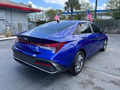 2024 Hyundai Elantra SEL 4dr Sedan