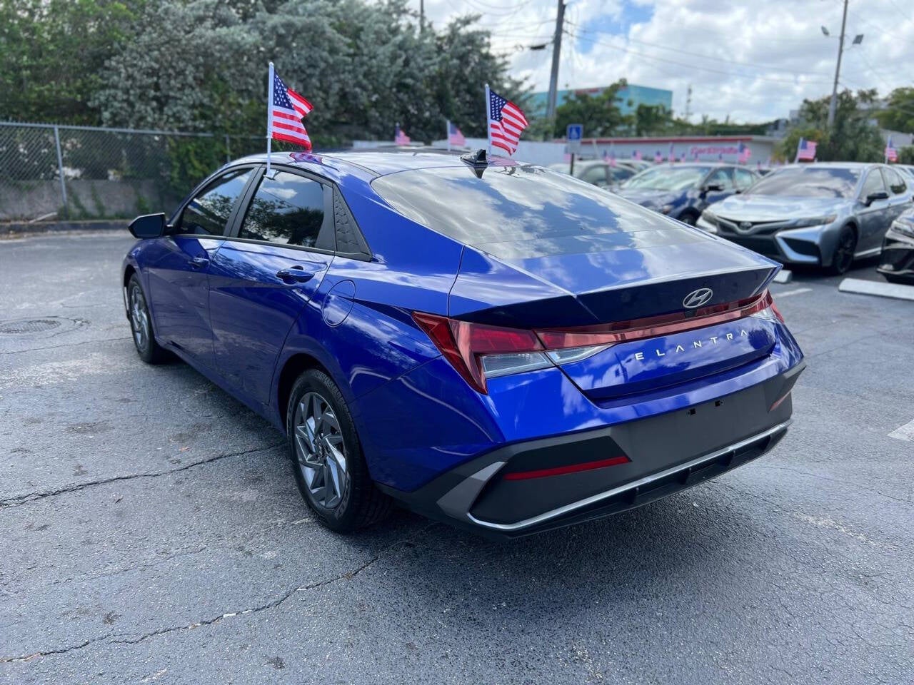 2024 Hyundai Elantra SEL 4dr Sedan