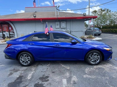 2024 Hyundai Elantra SEL 4dr Sedan